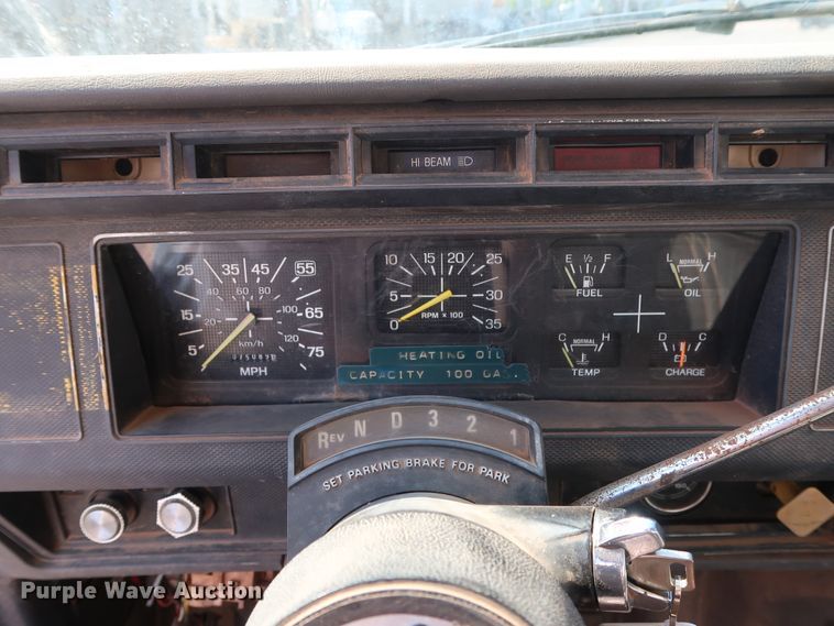 image for item DH3532 1992 Ford F700 water truck