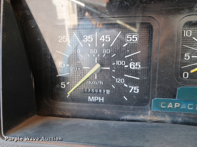 image for item DH3532 1992 Ford F700 water truck