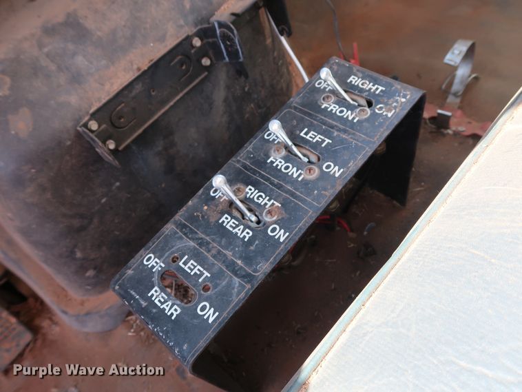 image for item DH3532 1992 Ford F700 water truck