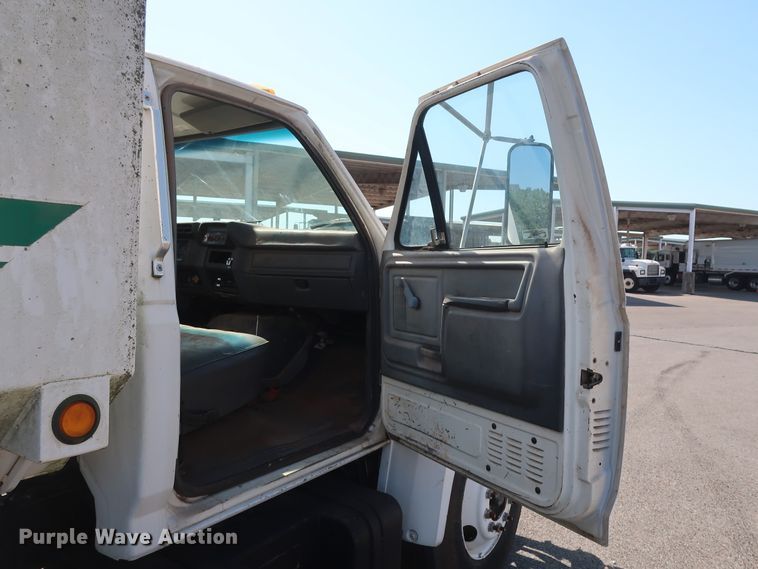 image for item DH3532 1992 Ford F700 water truck