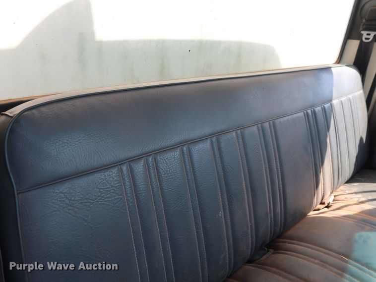 image for item DH3532 1992 Ford F700 water truck