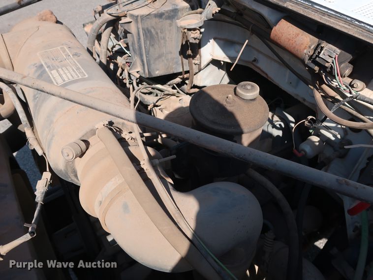 image for item DH3532 1992 Ford F700 water truck