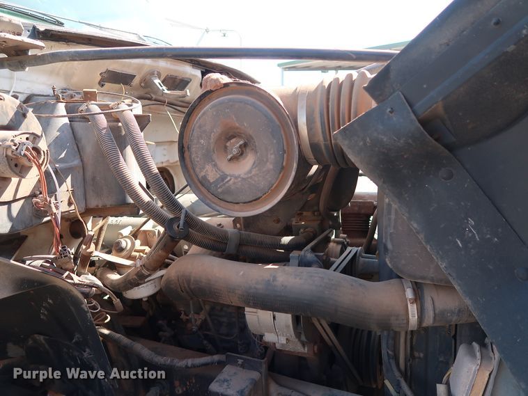 image for item DH3532 1992 Ford F700 water truck