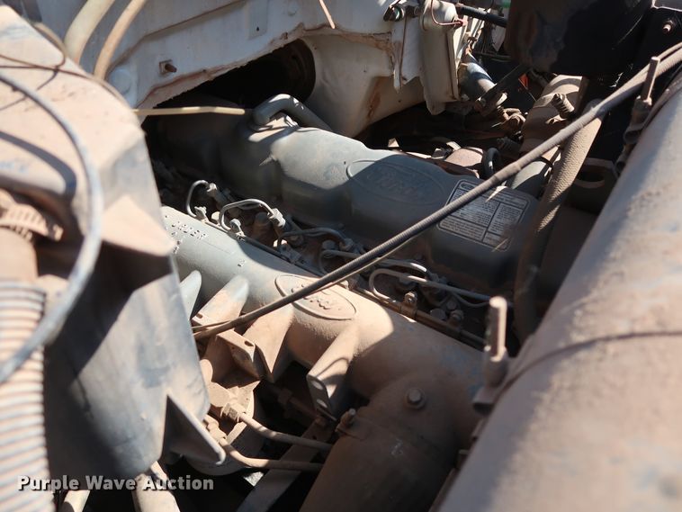 image for item DH3532 1992 Ford F700 water truck