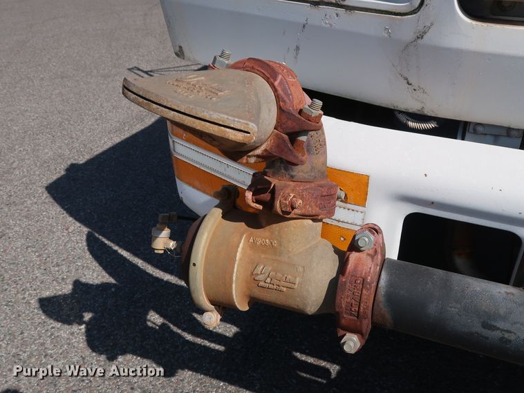 image for item DH3532 1992 Ford F700 water truck