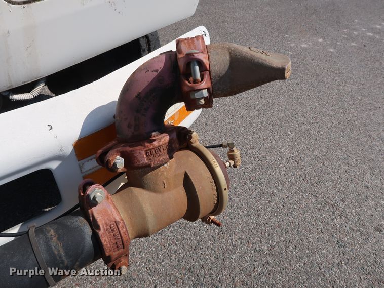 image for item DH3532 1992 Ford F700 water truck