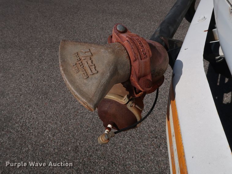 image for item DH3532 1992 Ford F700 water truck