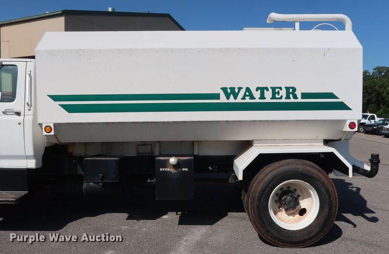 image for item DH3532 1992 Ford F700 water truck