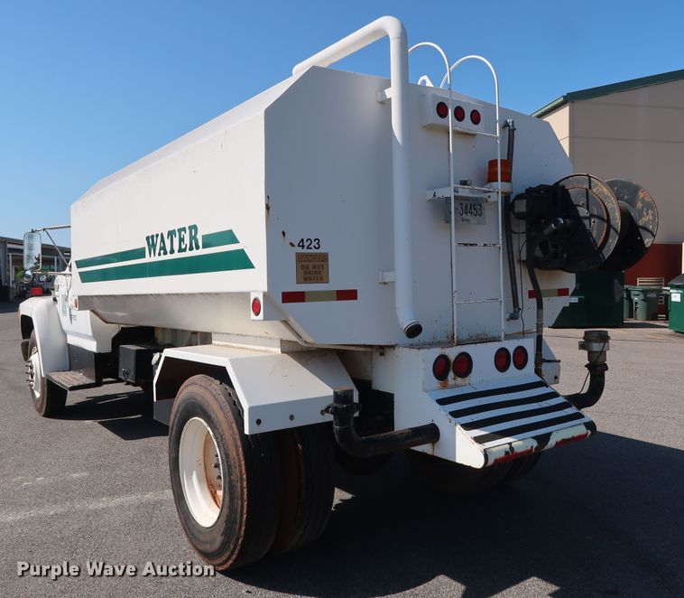 image for item DH3532 1992 Ford F700 water truck
