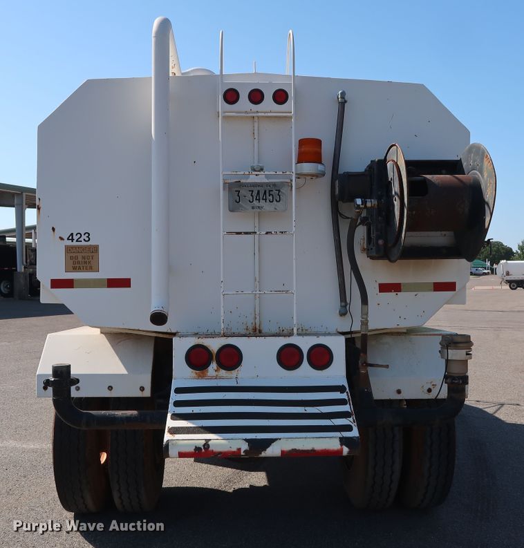 image for item DH3532 1992 Ford F700 water truck