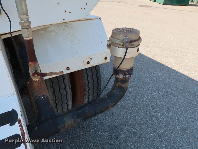 image for item DH3532 1992 Ford F700 water truck