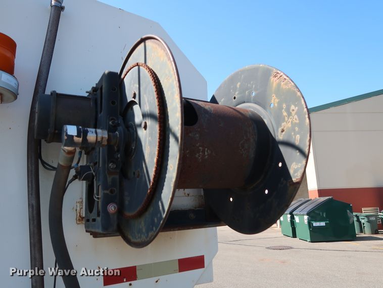 image for item DH3532 1992 Ford F700 water truck