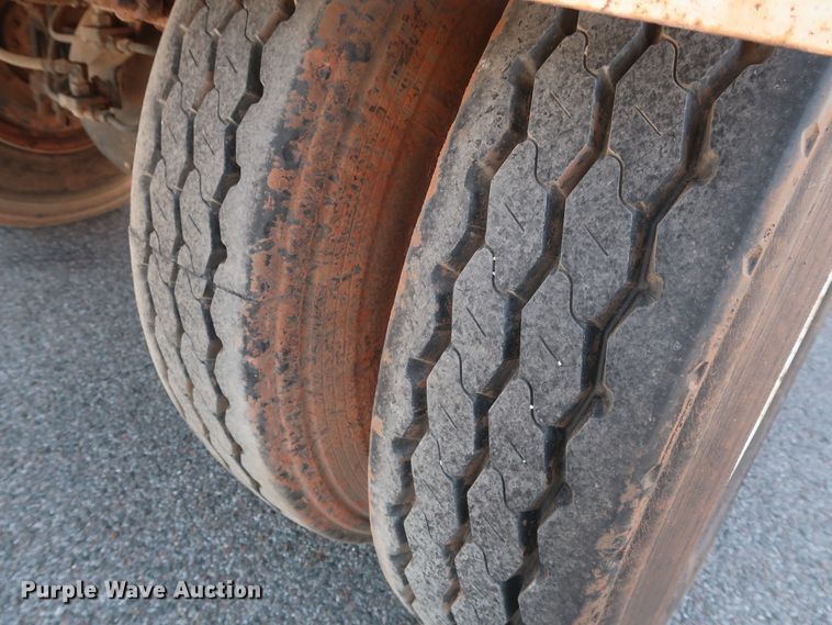 image for item DH3532 1992 Ford F700 water truck