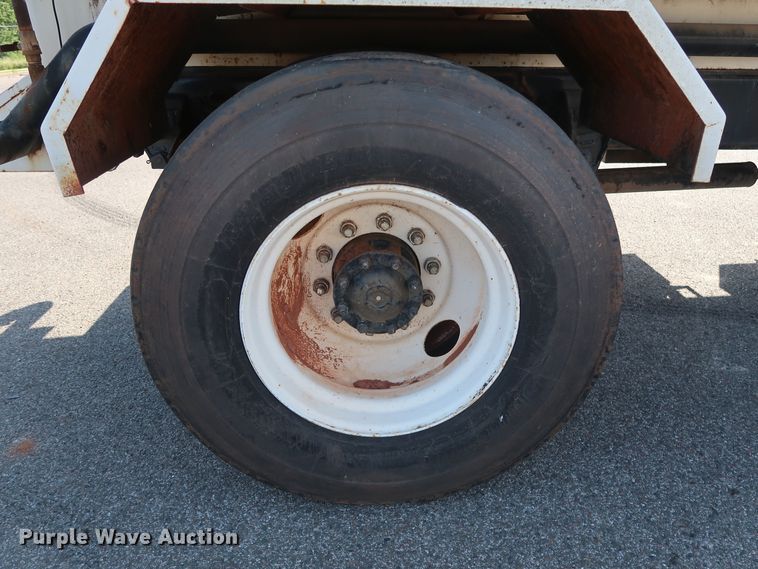 image for item DH3532 1992 Ford F700 water truck