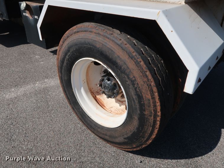 image for item DH3532 1992 Ford F700 water truck