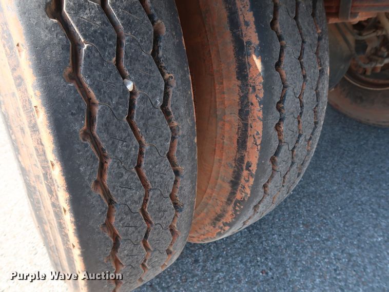 image for item DH3532 1992 Ford F700 water truck