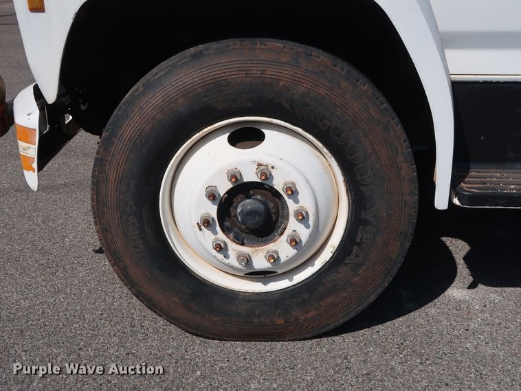 image for item DH3532 1992 Ford F700 water truck