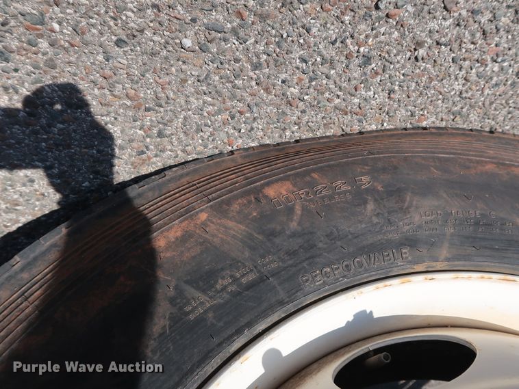 image for item DH3532 1992 Ford F700 water truck