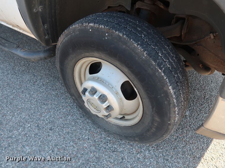 image for item DH3533 2002 Chevrolet Silverado 3500 dump flatbed pickup truck