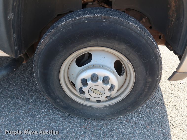 image for item DH3533 2002 Chevrolet Silverado 3500 dump flatbed pickup truck