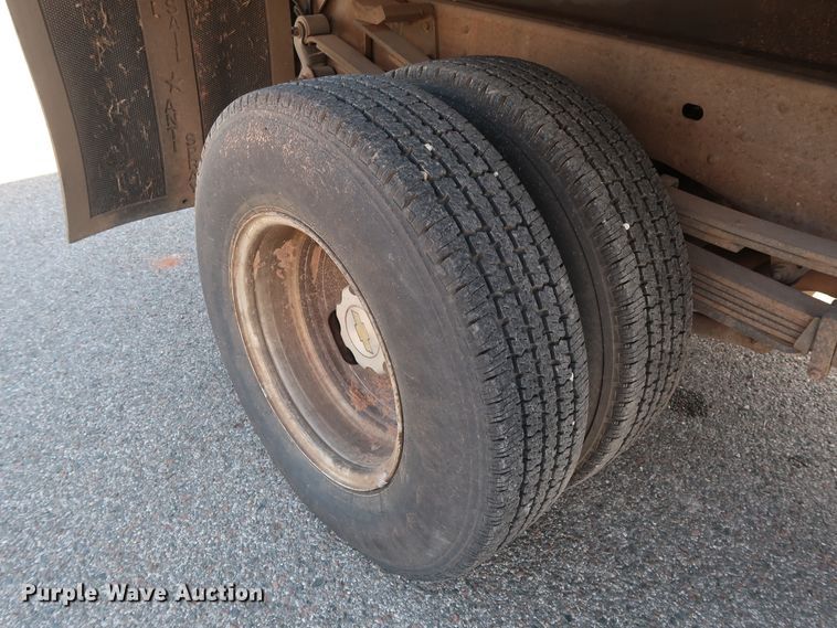 image for item DH3533 2002 Chevrolet Silverado 3500 dump flatbed pickup truck