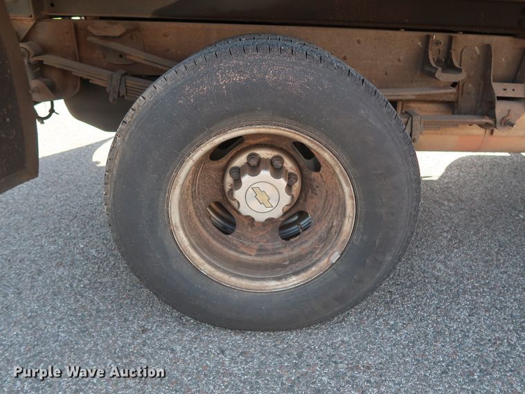 image for item DH3533 2002 Chevrolet Silverado 3500 dump flatbed pickup truck