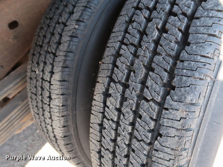 image for item DH3533 2002 Chevrolet Silverado 3500 dump flatbed pickup truck