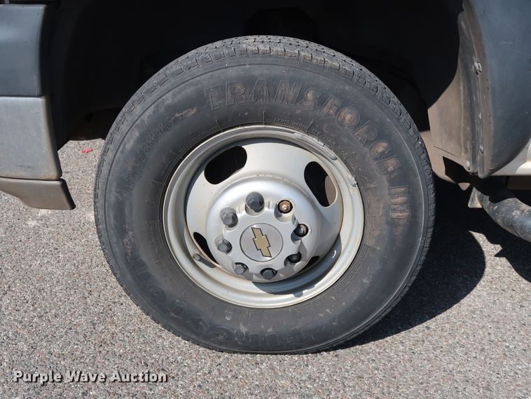 image for item DH3533 2002 Chevrolet Silverado 3500 dump flatbed pickup truck