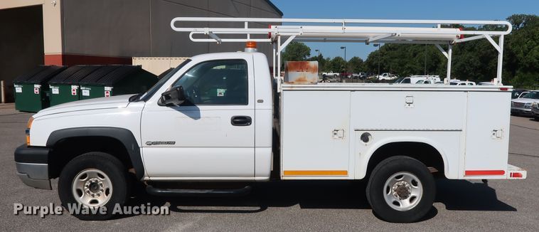 image for item DH3534 2003 Chevrolet Silverado 2500HD utility bed pickup truck