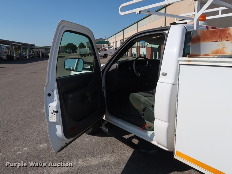 image for item DH3534 2003 Chevrolet Silverado 2500HD utility bed pickup truck