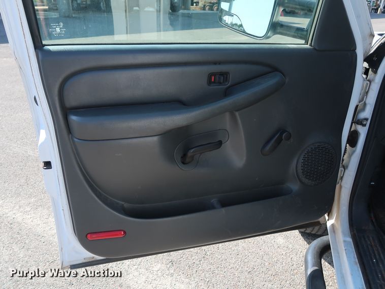 image for item DH3534 2003 Chevrolet Silverado 2500HD utility bed pickup truck