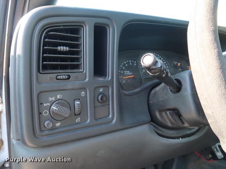 image for item DH3534 2003 Chevrolet Silverado 2500HD utility bed pickup truck