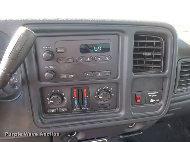 image for item DH3534 2003 Chevrolet Silverado 2500HD utility bed pickup truck