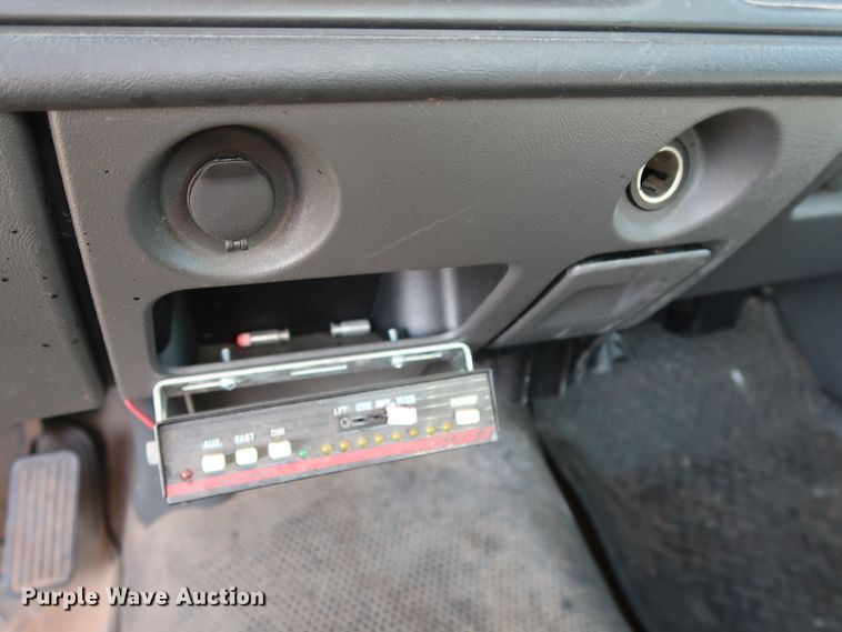 image for item DH3534 2003 Chevrolet Silverado 2500HD utility bed pickup truck