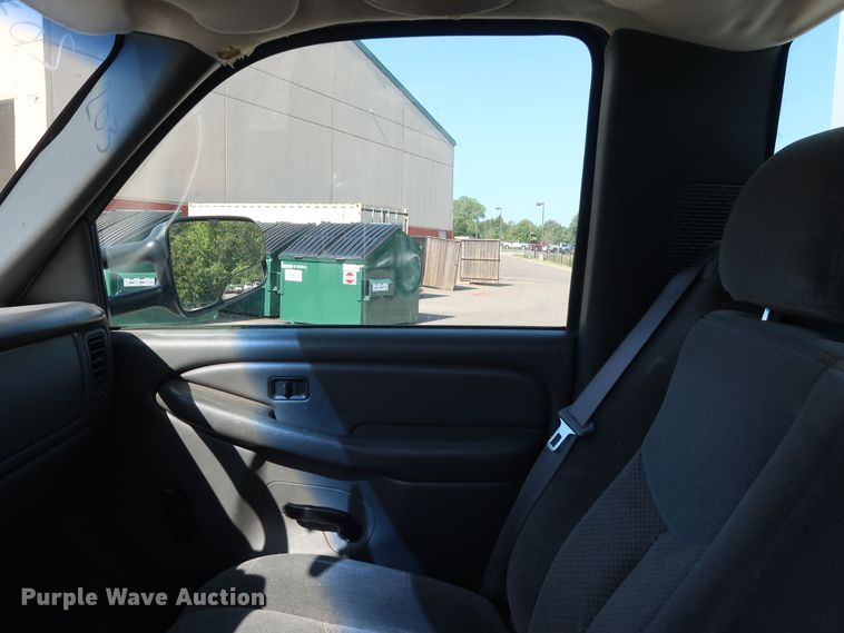 image for item DH3534 2003 Chevrolet Silverado 2500HD utility bed pickup truck