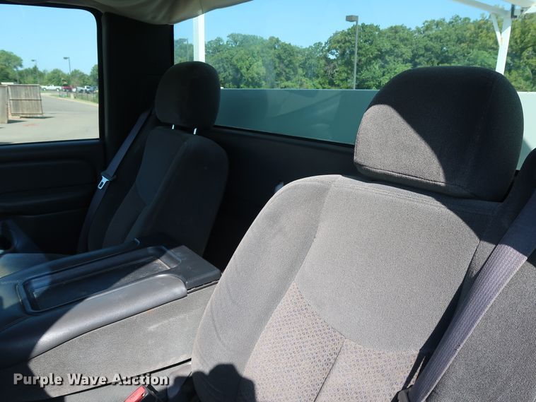 image for item DH3534 2003 Chevrolet Silverado 2500HD utility bed pickup truck