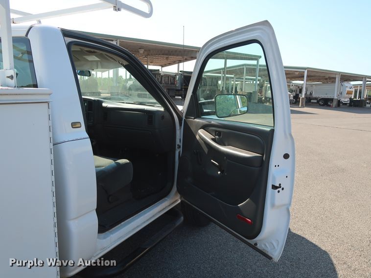 image for item DH3534 2003 Chevrolet Silverado 2500HD utility bed pickup truck