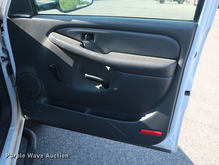 image for item DH3534 2003 Chevrolet Silverado 2500HD utility bed pickup truck