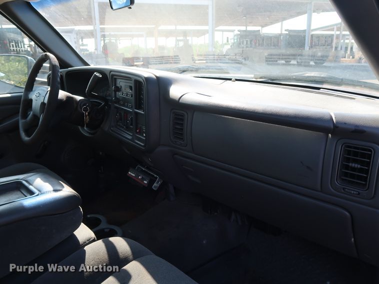 image for item DH3534 2003 Chevrolet Silverado 2500HD utility bed pickup truck