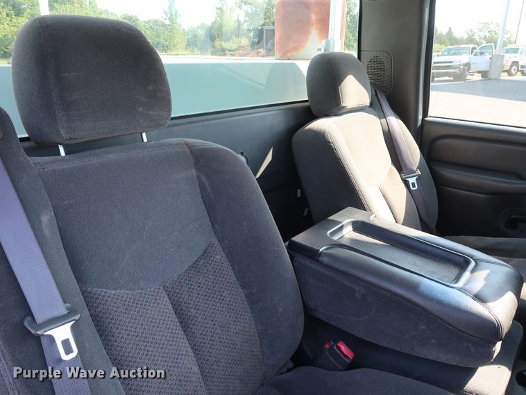 image for item DH3534 2003 Chevrolet Silverado 2500HD utility bed pickup truck