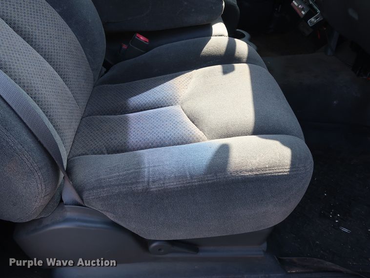 image for item DH3534 2003 Chevrolet Silverado 2500HD utility bed pickup truck