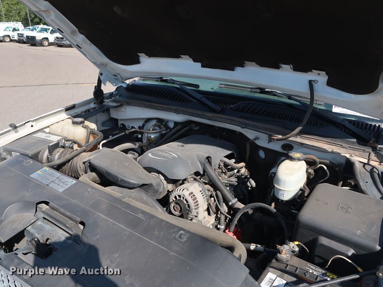 image for item DH3534 2003 Chevrolet Silverado 2500HD utility bed pickup truck