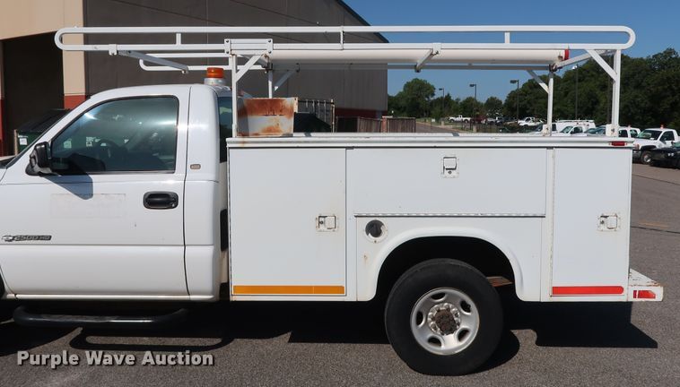 image for item DH3534 2003 Chevrolet Silverado 2500HD utility bed pickup truck