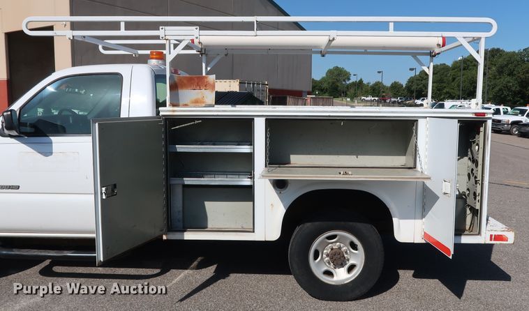 image for item DH3534 2003 Chevrolet Silverado 2500HD utility bed pickup truck