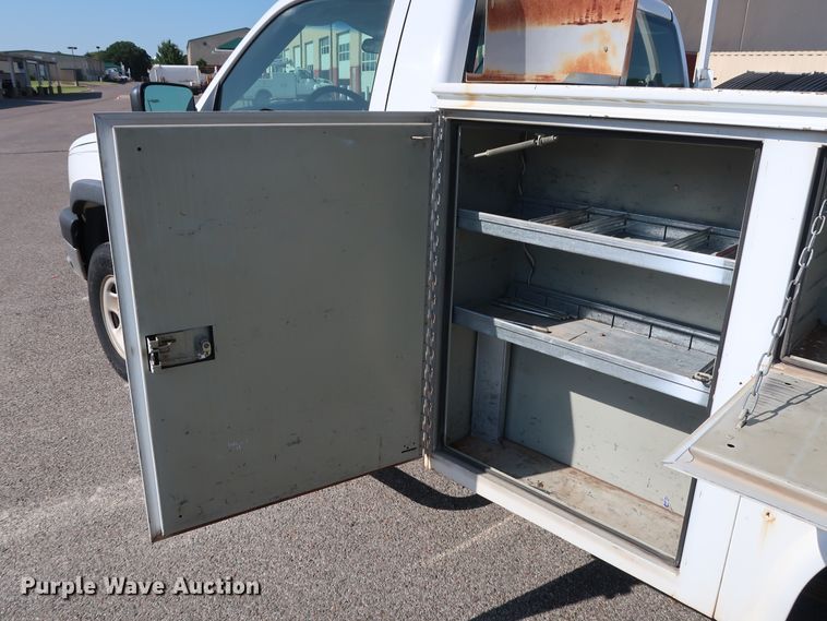 image for item DH3534 2003 Chevrolet Silverado 2500HD utility bed pickup truck