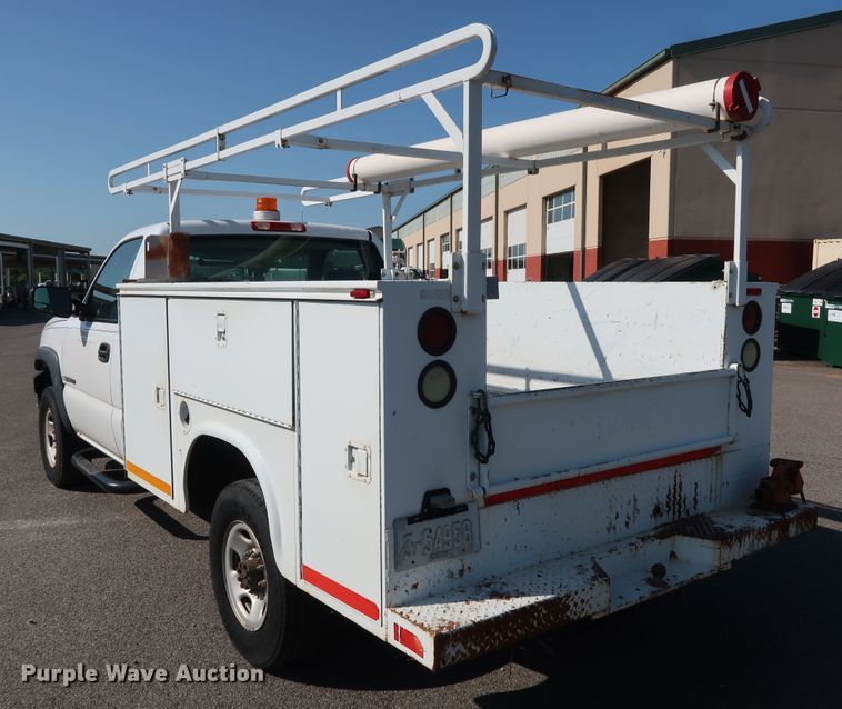 image for item DH3534 2003 Chevrolet Silverado 2500HD utility bed pickup truck