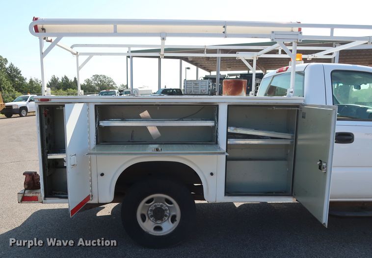 image for item DH3534 2003 Chevrolet Silverado 2500HD utility bed pickup truck