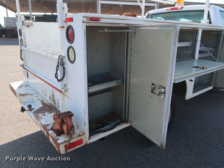 image for item DH3534 2003 Chevrolet Silverado 2500HD utility bed pickup truck