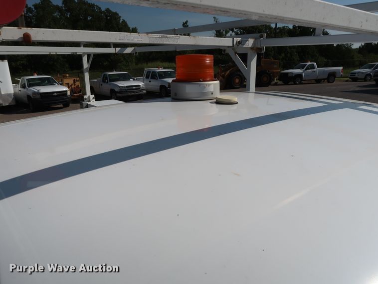 image for item DH3534 2003 Chevrolet Silverado 2500HD utility bed pickup truck