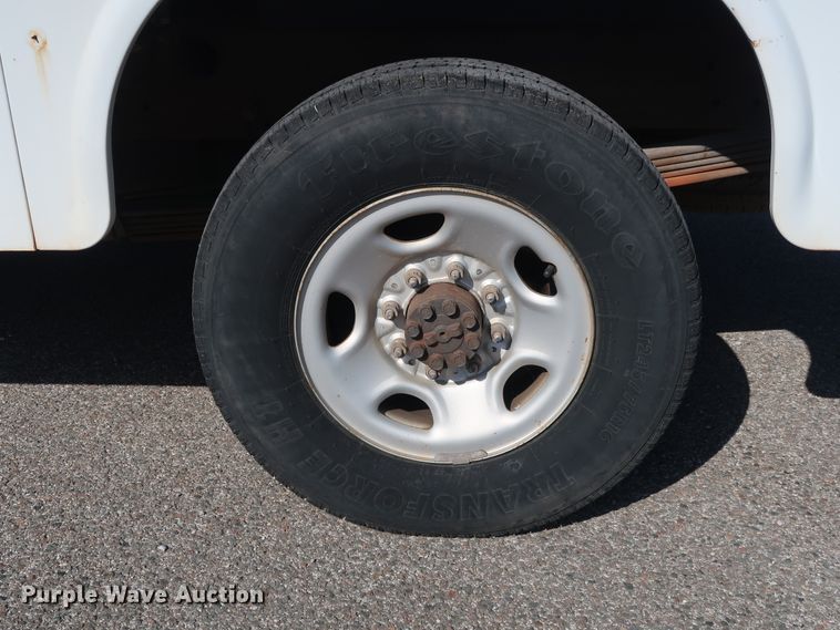 image for item DH3534 2003 Chevrolet Silverado 2500HD utility bed pickup truck